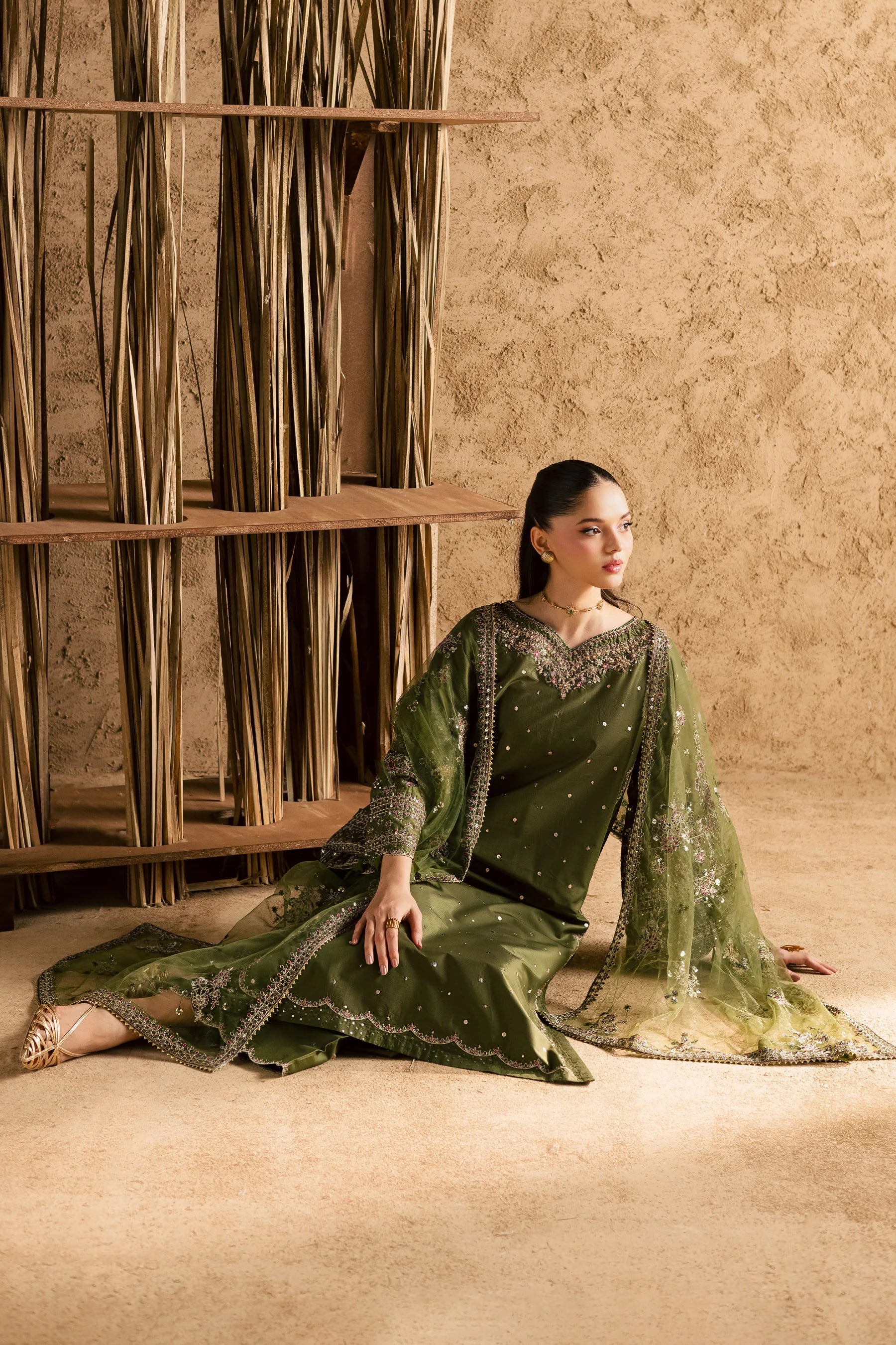 Nivora 3Pc Festive Embroidered Pret