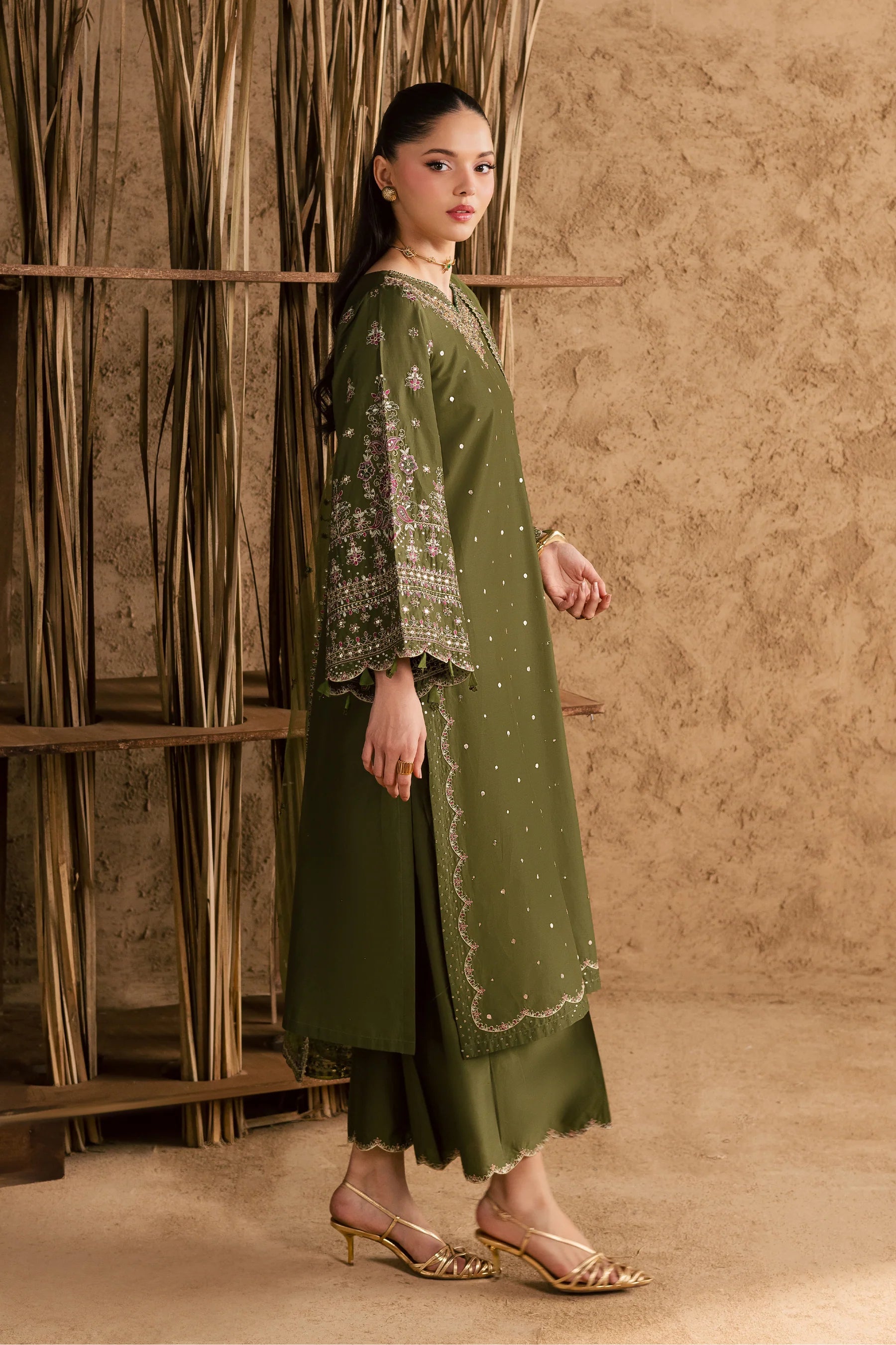 Nivora 3Pc Festive Embroidered Pret