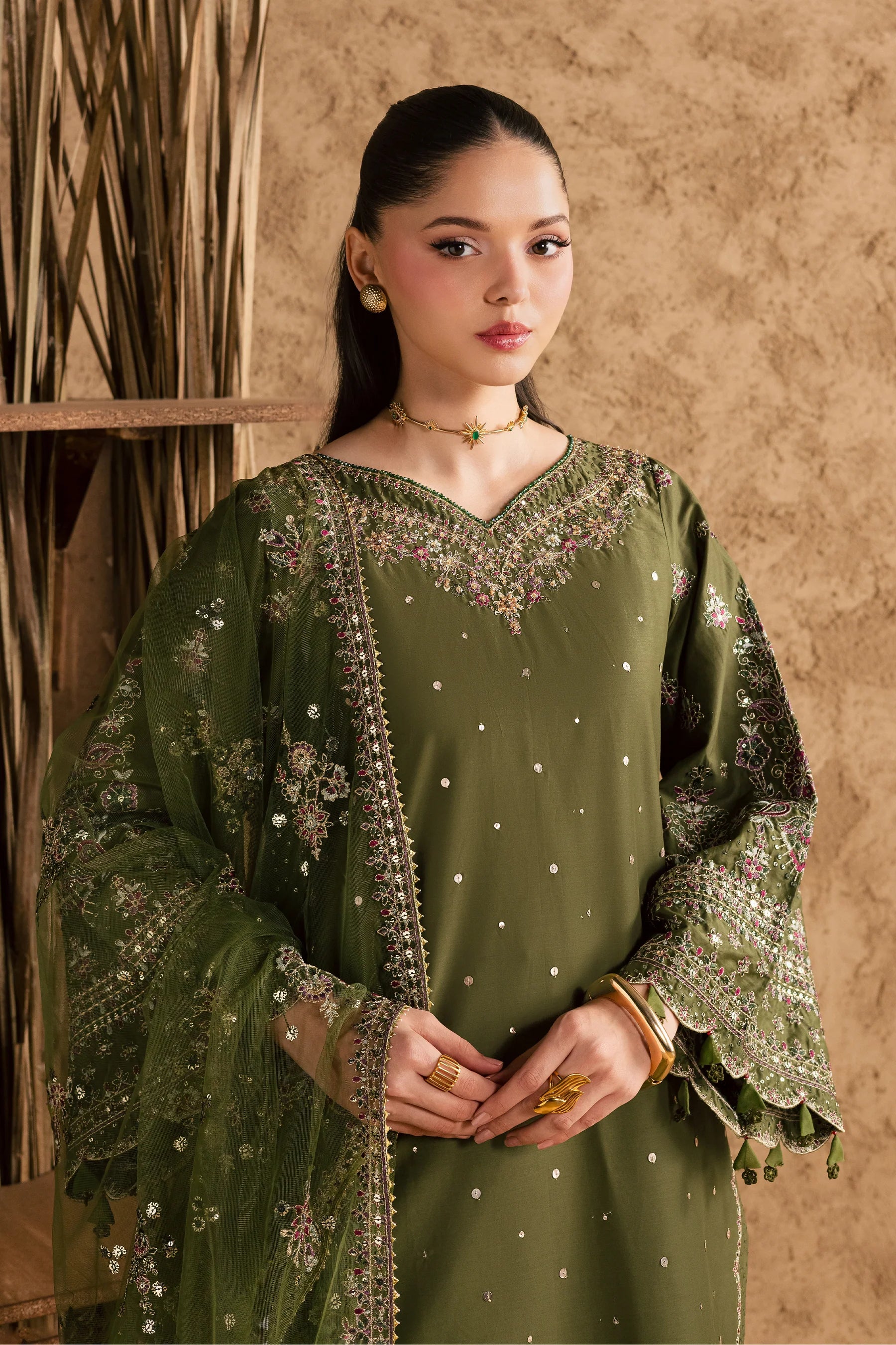Nivora 3Pc Festive Embroidered Pret