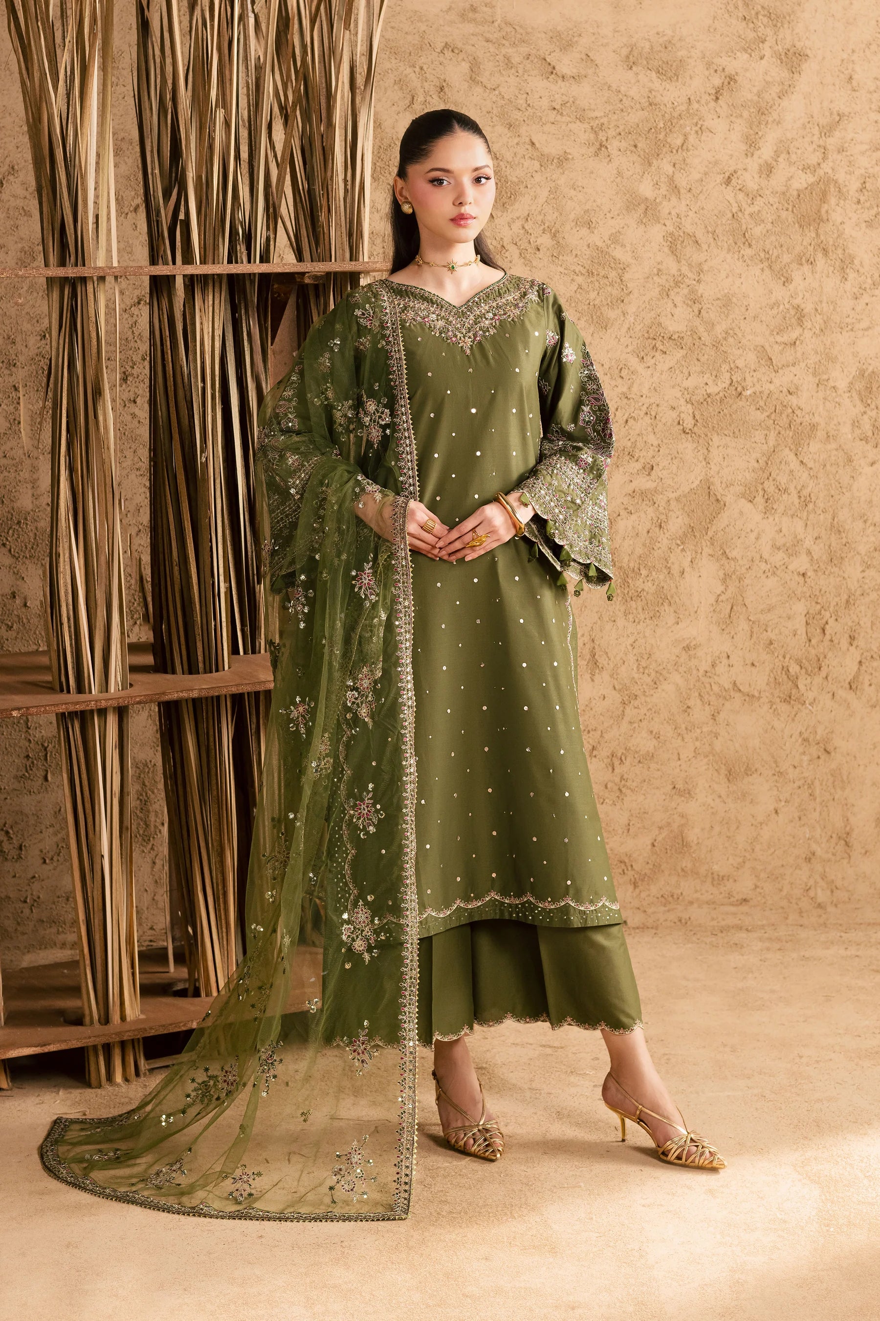 Nivora 3Pc Festive Embroidered Pret