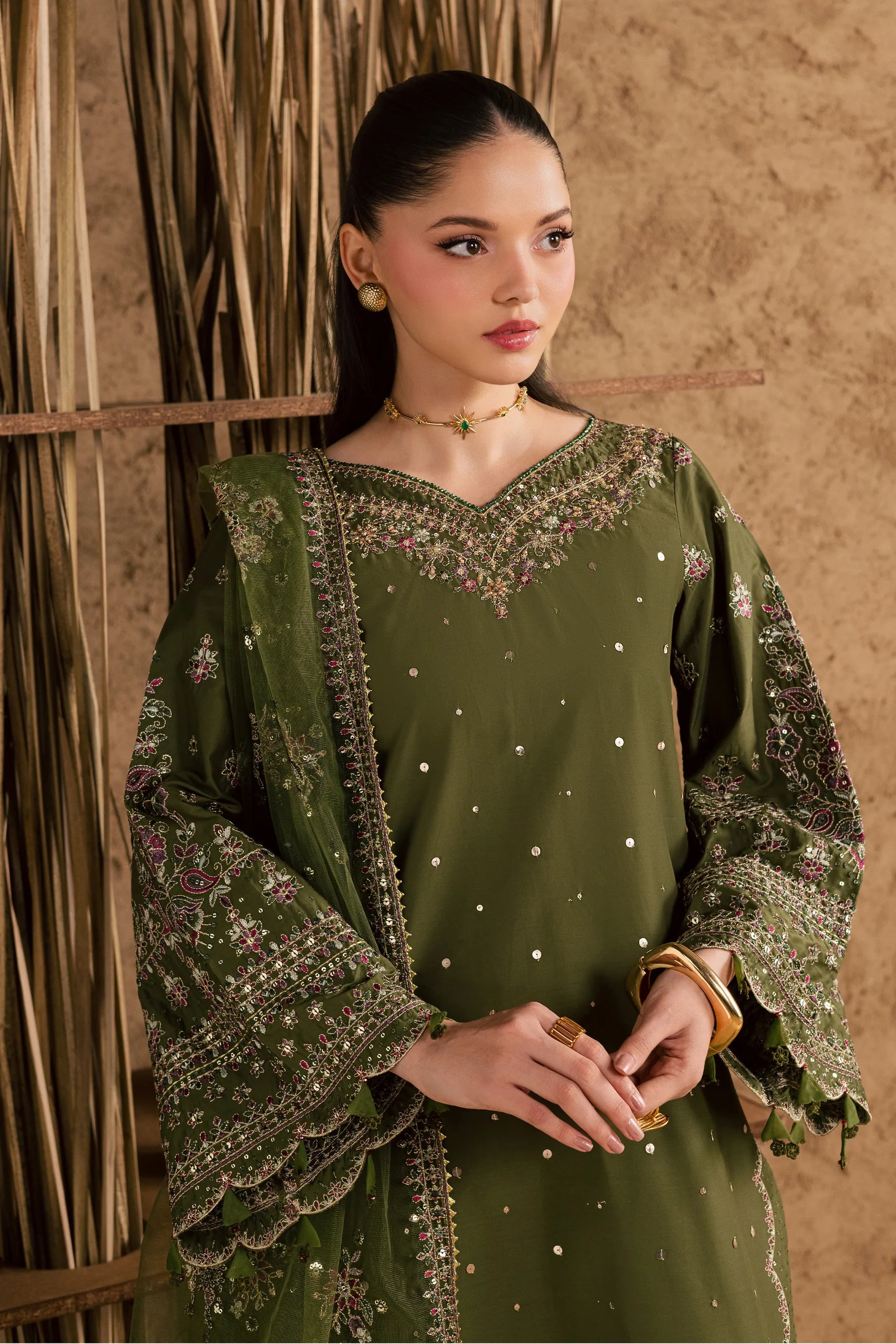 Nivora 3Pc Festive Embroidered Pret